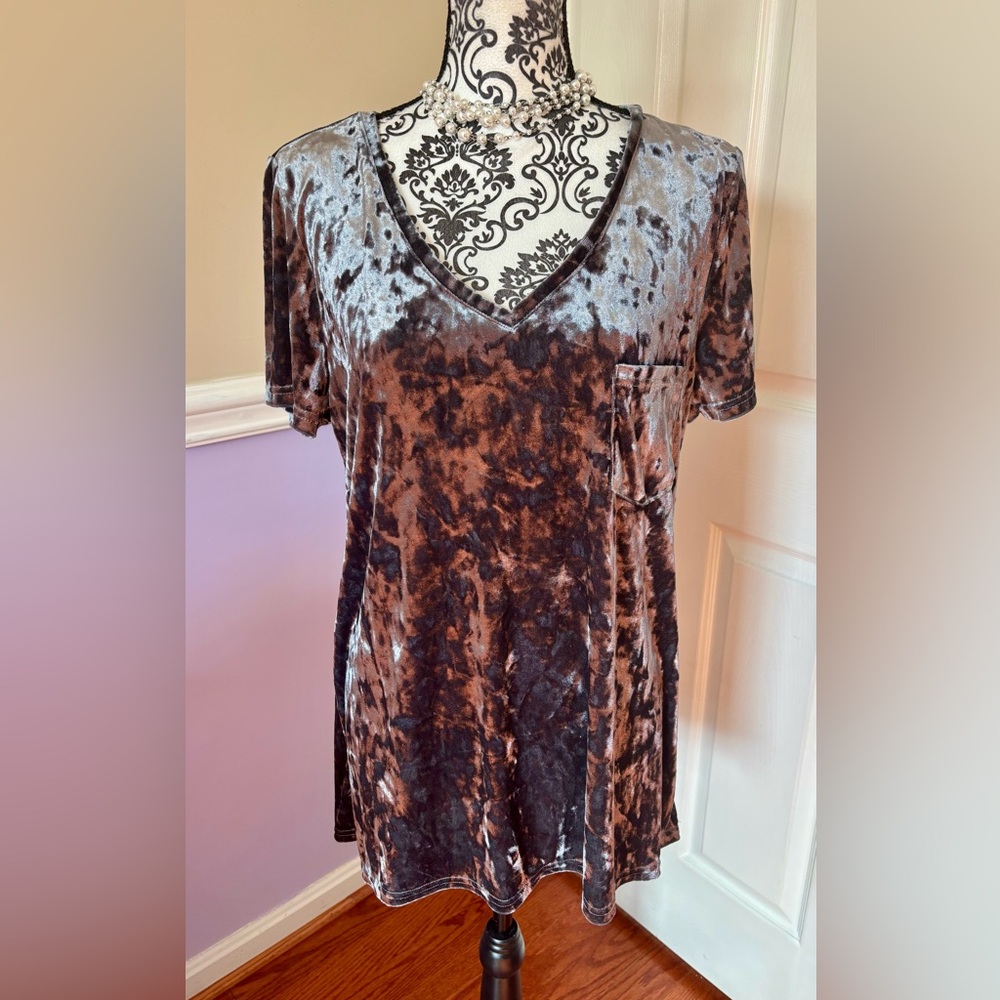 Velvet Legging Tee - Velvet V-Neck Women’s Top - silver, size Lg.